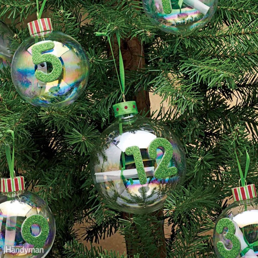 Simple Christmas Tree Decorations: Advent Treasure Hunt