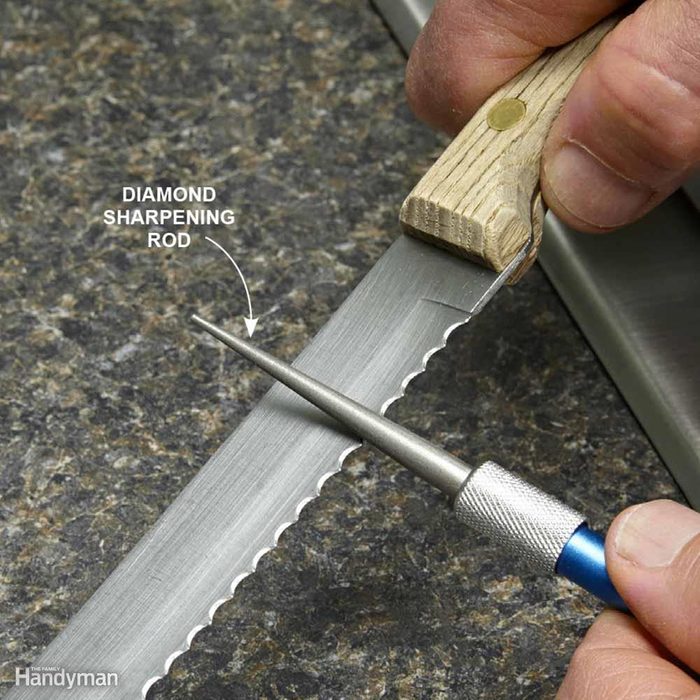 Sharpen Serrated Knives With a Diamond Sharpening Steel