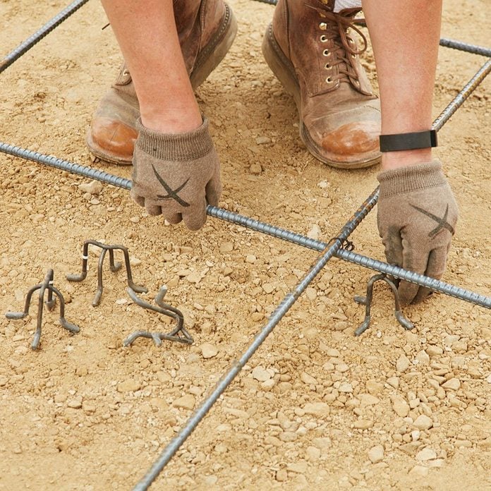 Setting up rebar chairs under the rebar | Construction Pro Tips