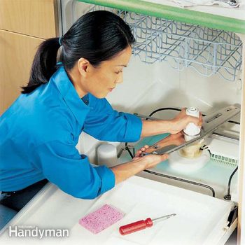 FH00JUN_DISHWA_01-2 dishwasher repairman how to work a dishwasher