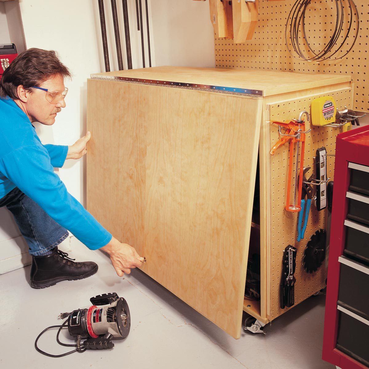 How to Build a Compact Folding Workbench with Storage