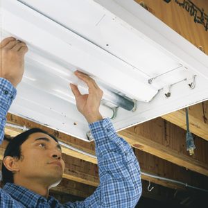 How to Replace a Fluorescent Light Bulb
