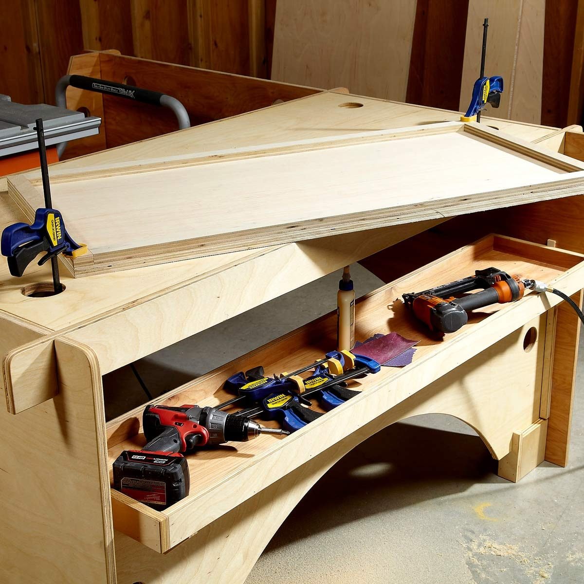 assembly table 