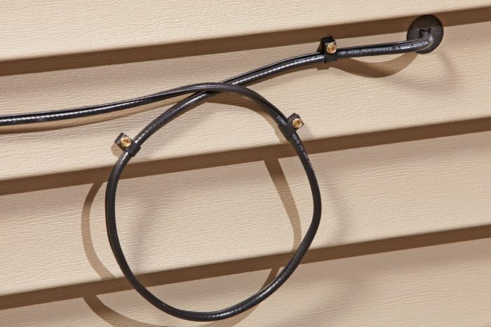https://www.familyhandyman.com/wp-content/uploads/2017/06/How-to-Run-a-Cable-Through-a-Wall_1-700x467.jpg
