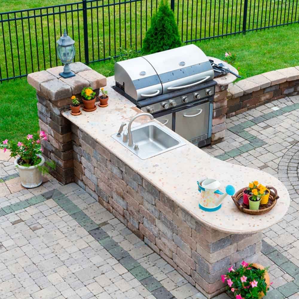 Convenient Outdoor Kitchen