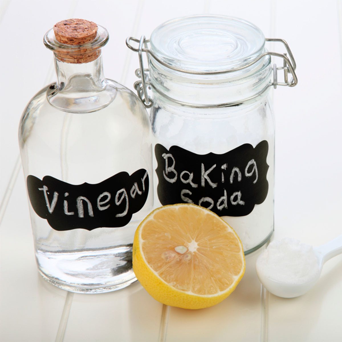 How to Make a Homemade Vinegar Cleaning Solution