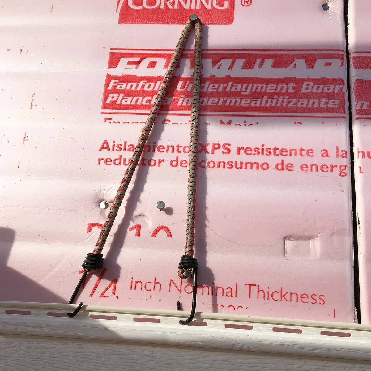 Vinyl siding helper bungee cord