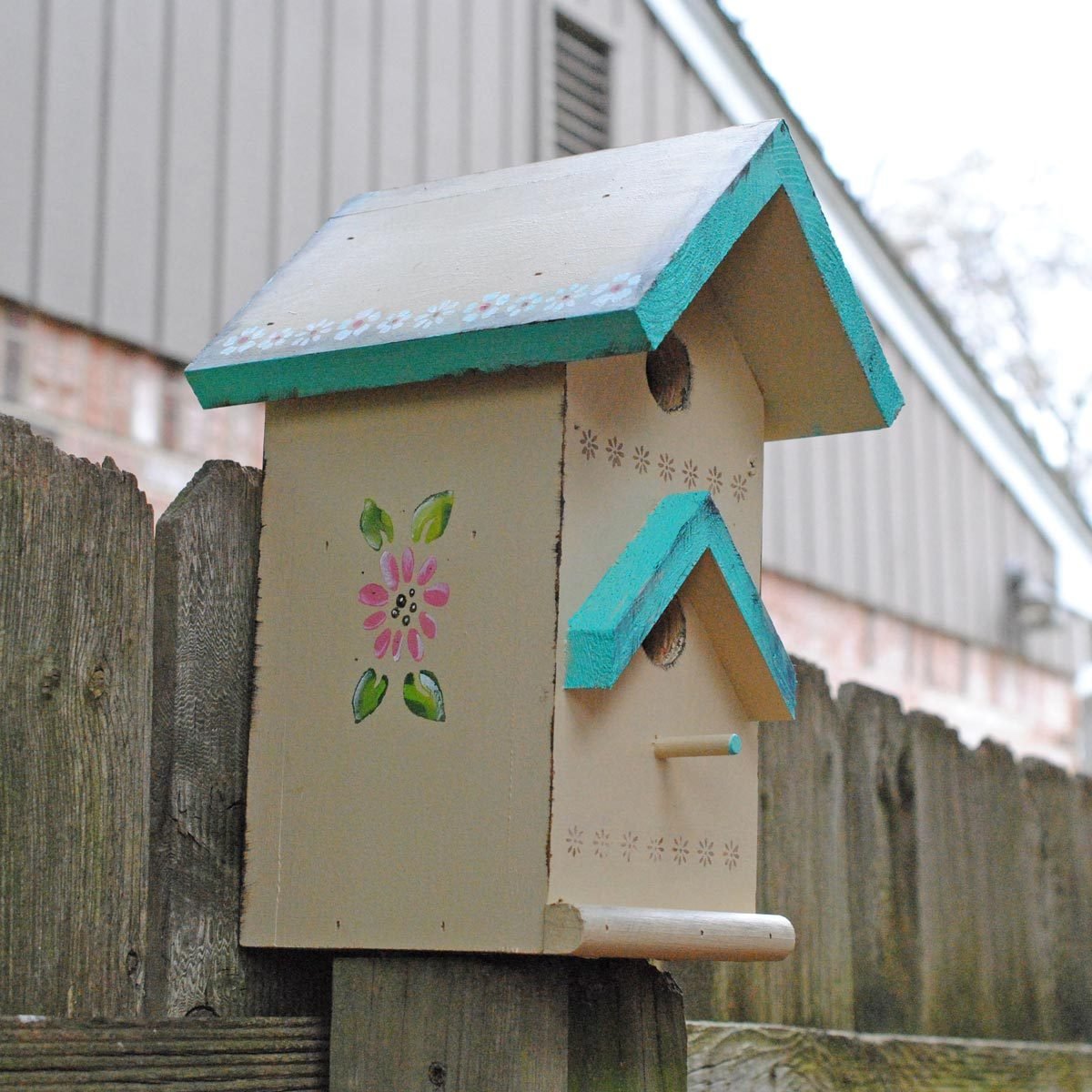 Tole Painting a Birdhouse Brings Garden Charm