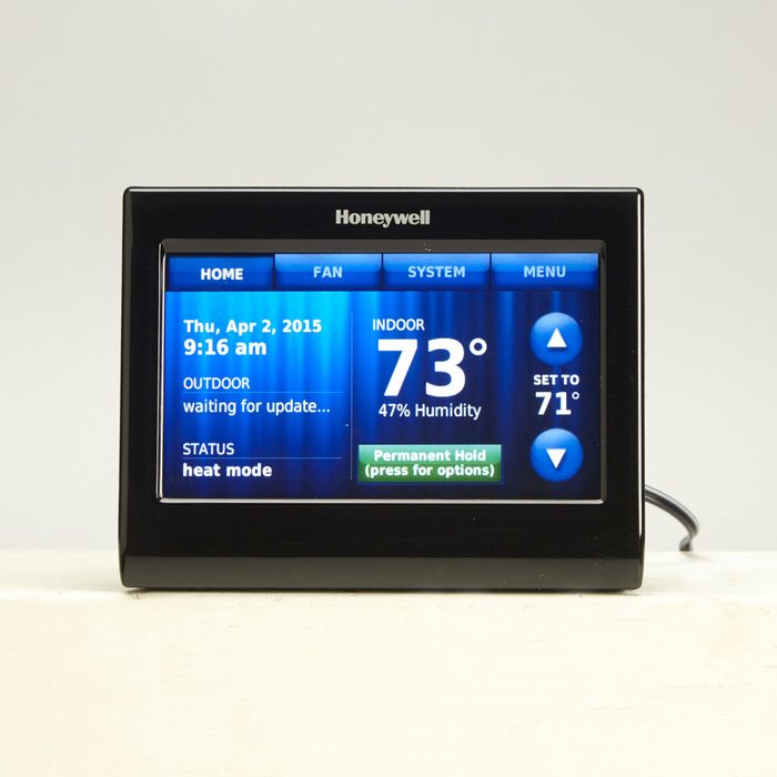 FH15JAU_560_53_007 Better Temperature Visibility and Controls smart thermostat