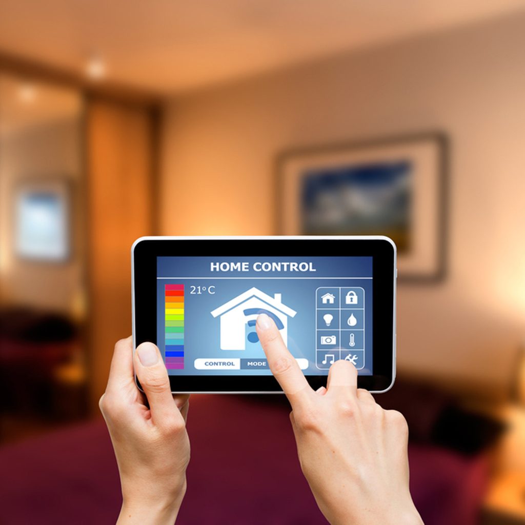 shutterstock_291164852 iPad smart thermostat app