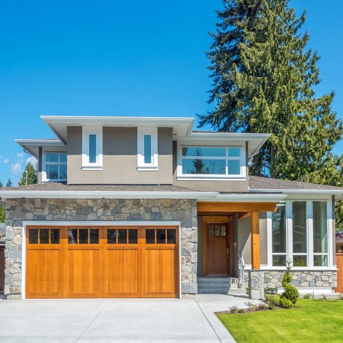 17oct94-2018_271404422_04-house-color-1200x1200 home exterior with wooden garage doors