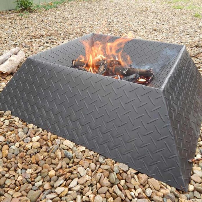 11 Great Backyard Fire Pit Ideas, How To Build A Metal Fire Pit