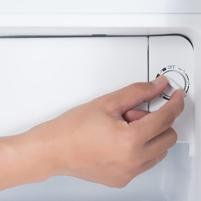 dfh11_shutterstock_422339740 maintain refrigerator temperature