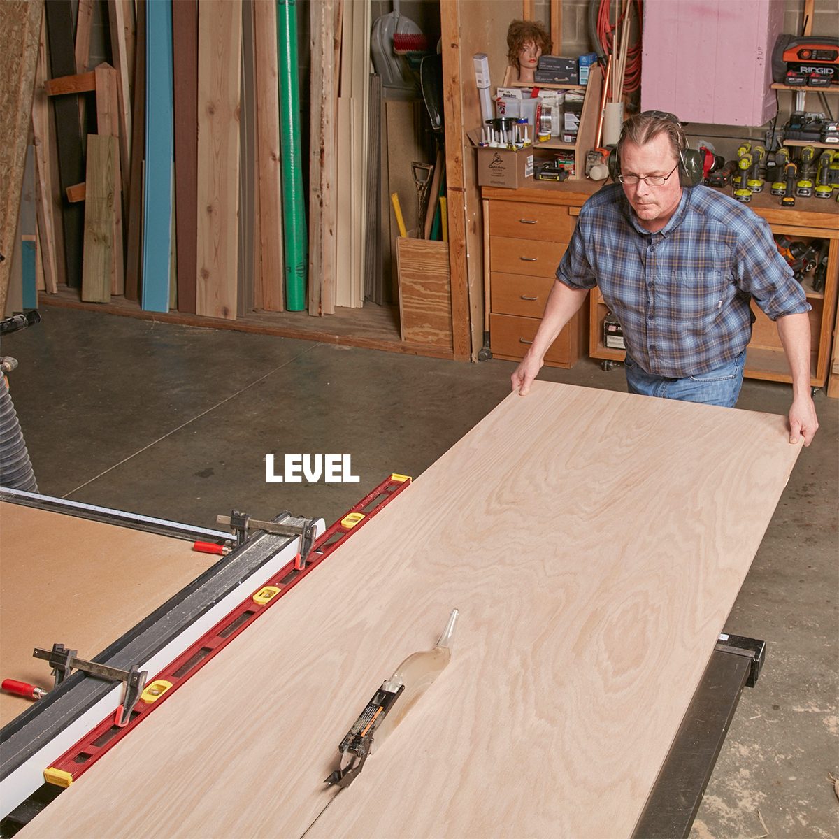 Using a level as a table saw fence | Construction Pro Tips