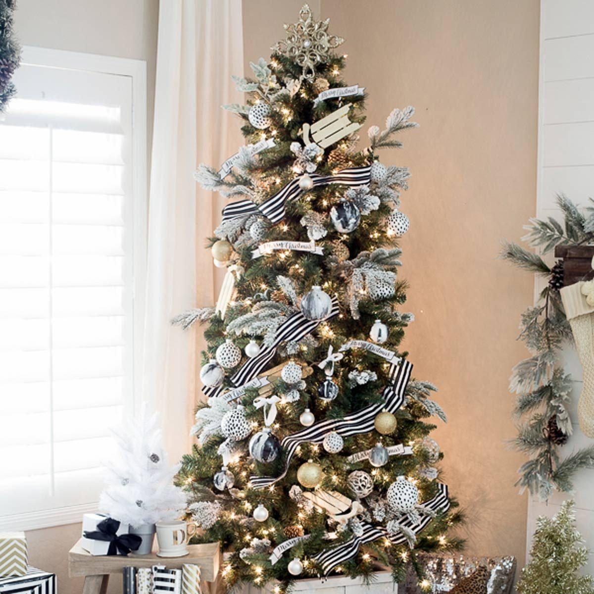 Minimalist Black And White Christmas Tree for Small Space