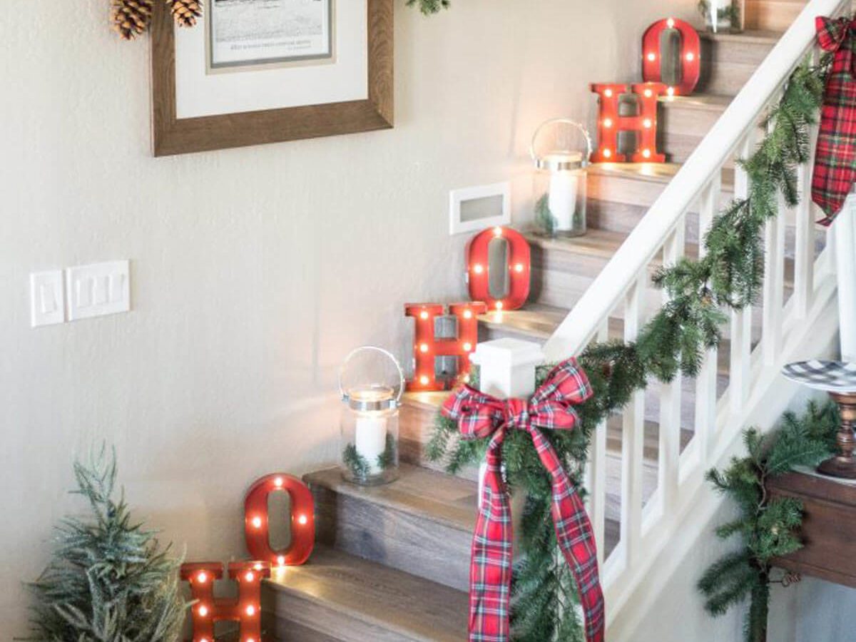 Classic Red, White & Plaid Christmas Decorations - Paint Yourself A Smile
