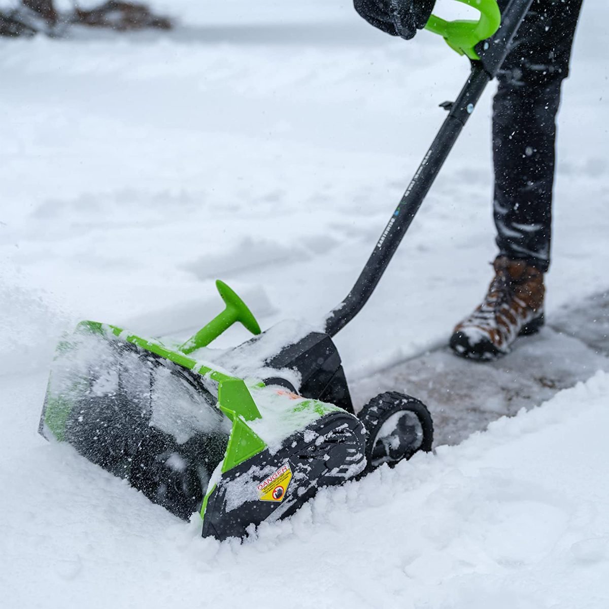 Most Essential Tools To Remove Snow From Your Car