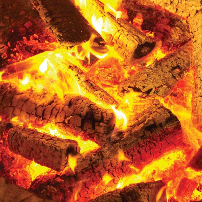 FH10MAR_506_52_810 burning firewood fire logs