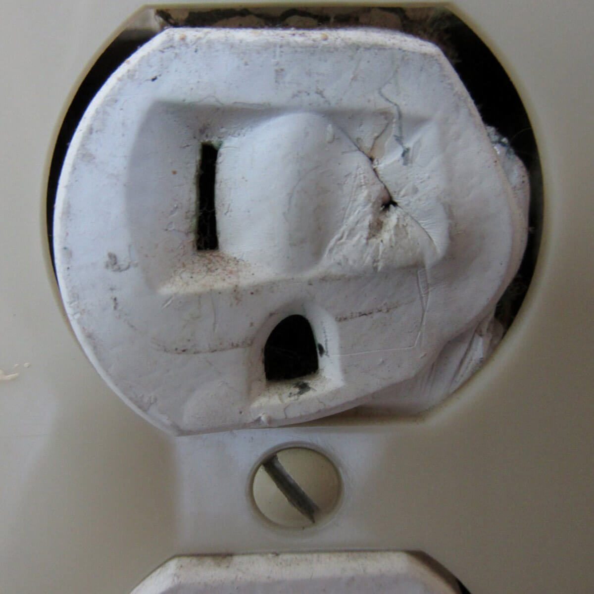 Cyclops outlet