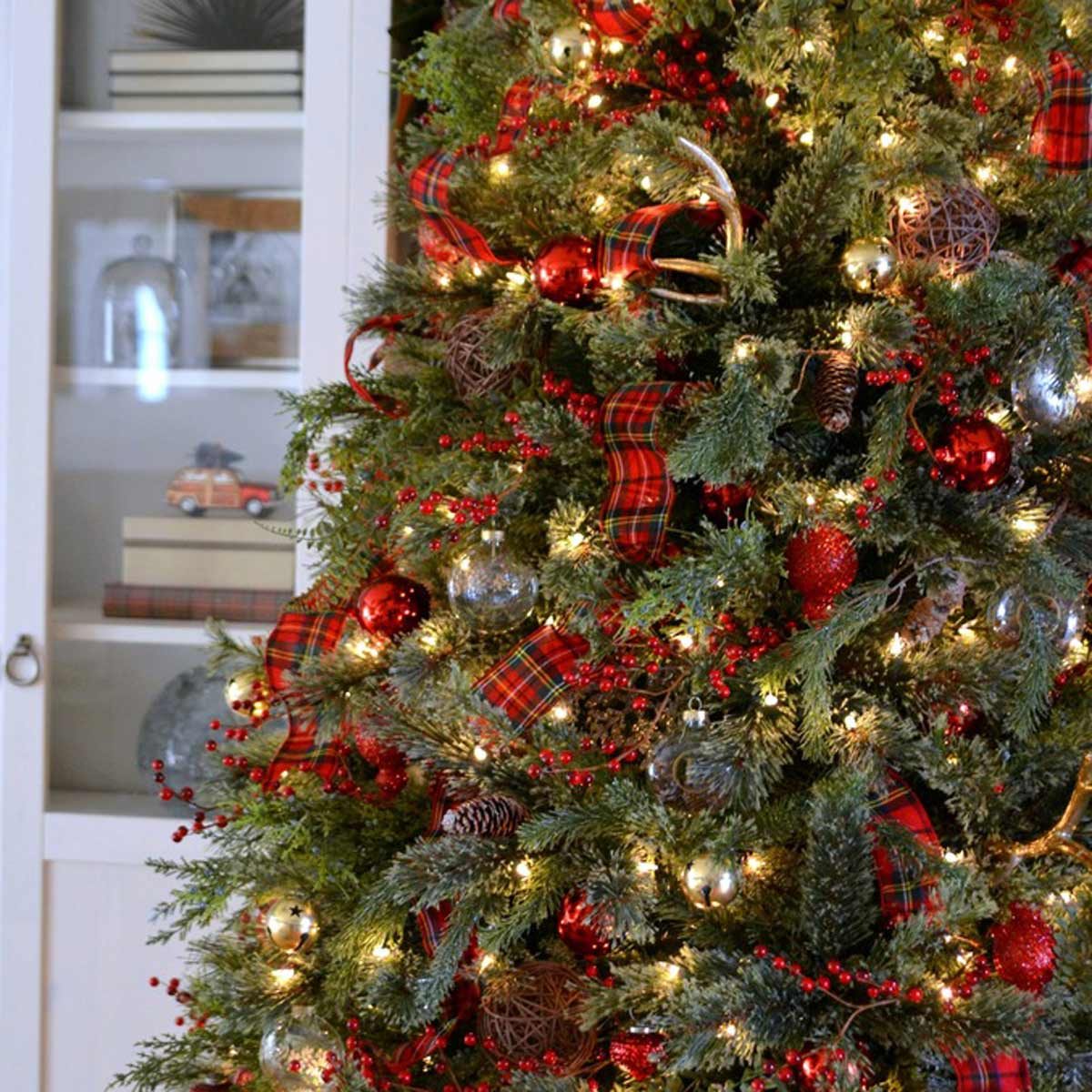 100 Incredible Christmas Tree Decorating Ideas | The Family Handyman