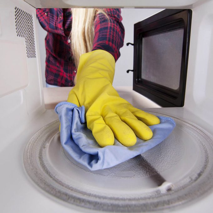 clean the microwave
