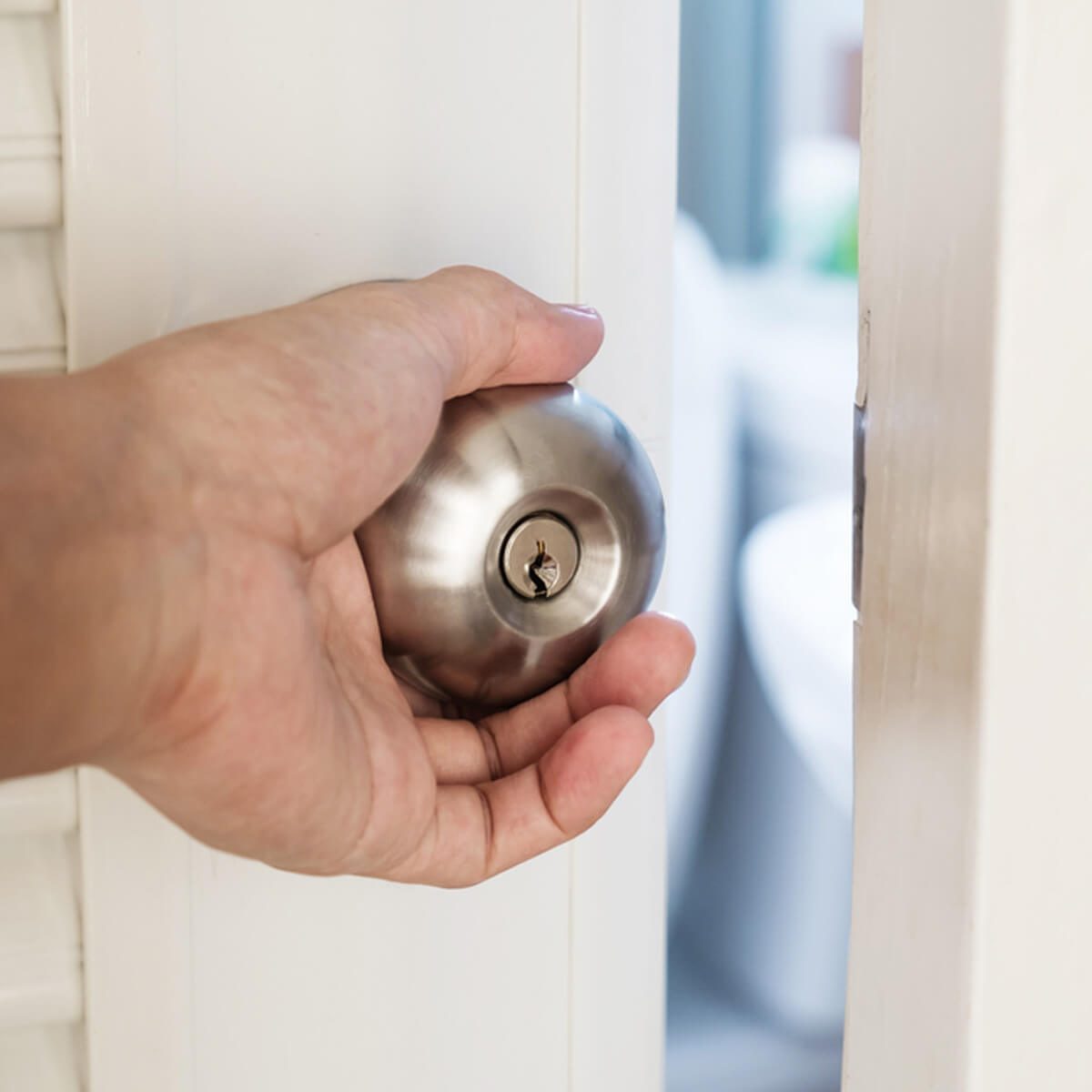 How to Replace a Doorknob