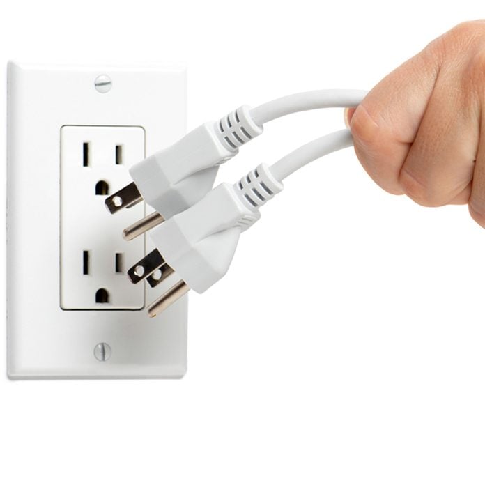 dfh1_shutterstock_494465848 plug in outlet extension cords