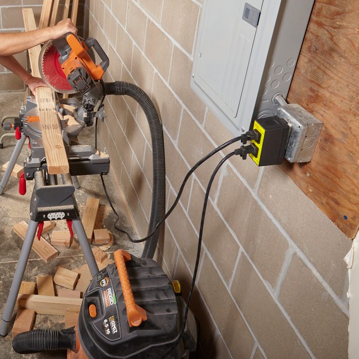 Vacuum and saw hooked up to the same switch | Construction Pro Tips
