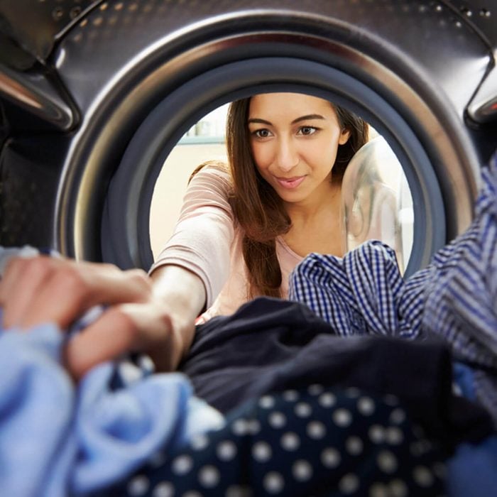 shutterstock_236885437 washing clothes