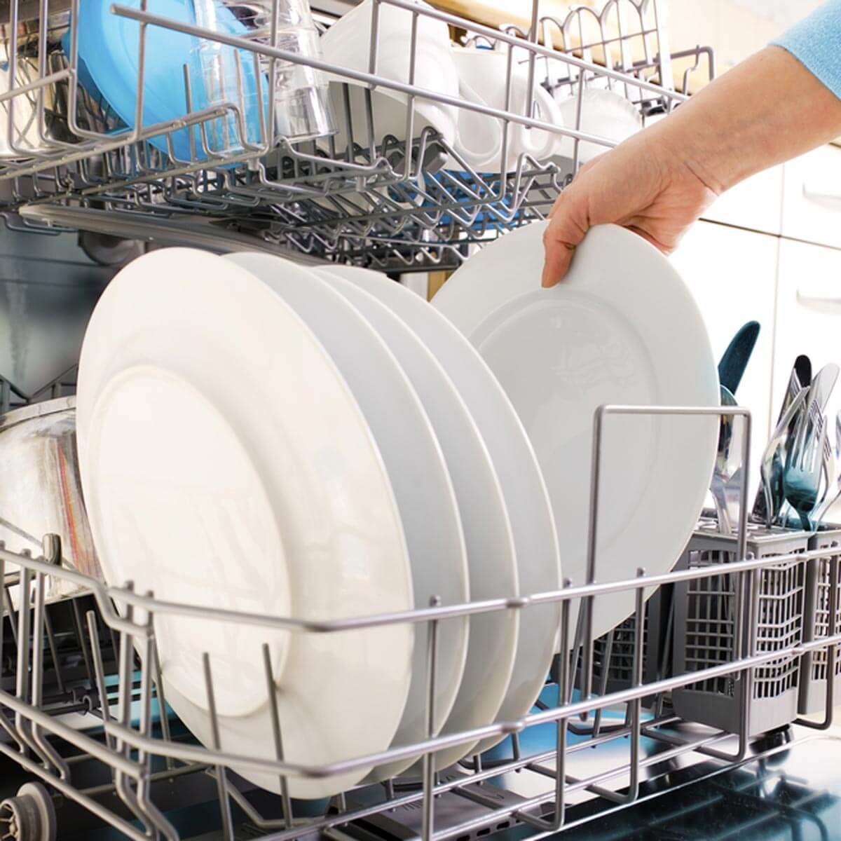 shutterstock_53629048 dishwasher clean plates