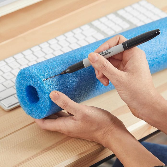 mark where to cut pool noodle wrist rest