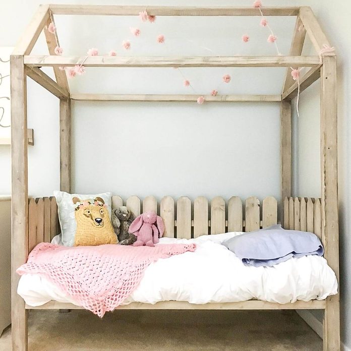 diy-toddler-house-bed