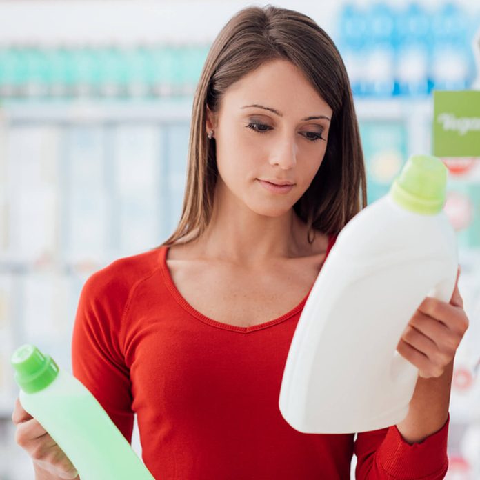 shutterstock_519858151 choosing laundry detergent