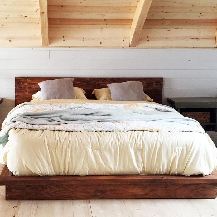 10 Awesome Diy Platform Bed Designs, Diy Rustic Queen Bed Frame With Storage