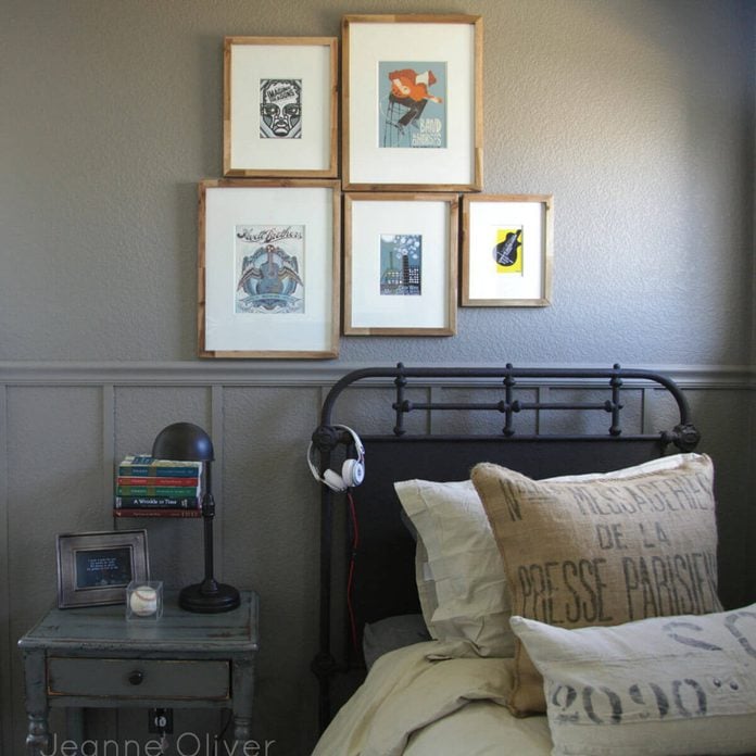 teen-bedroom-gallery-wall-art-simple