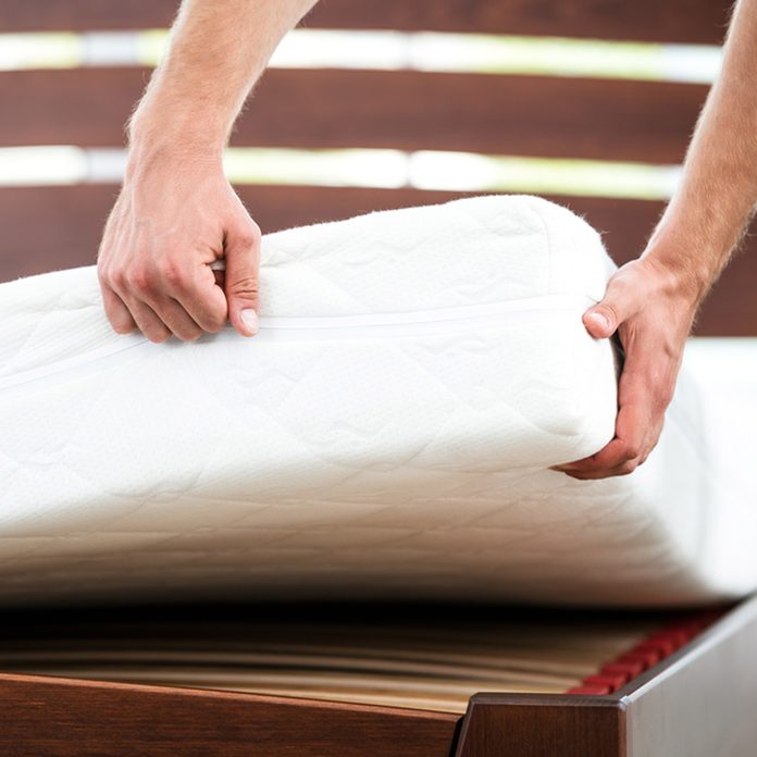 shutterstock_350725535 mattress