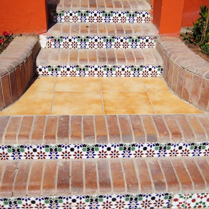 shutterstock_96136100 outdoor steps ceramic tile