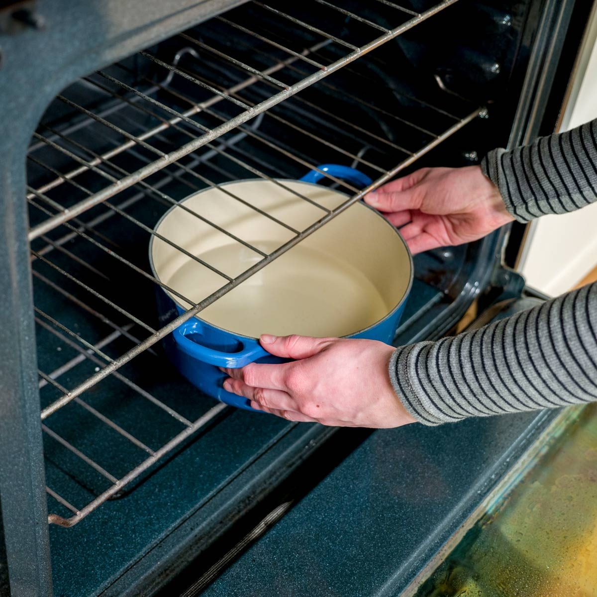 How to use the Steam Cleaning feature to clean your Oven
