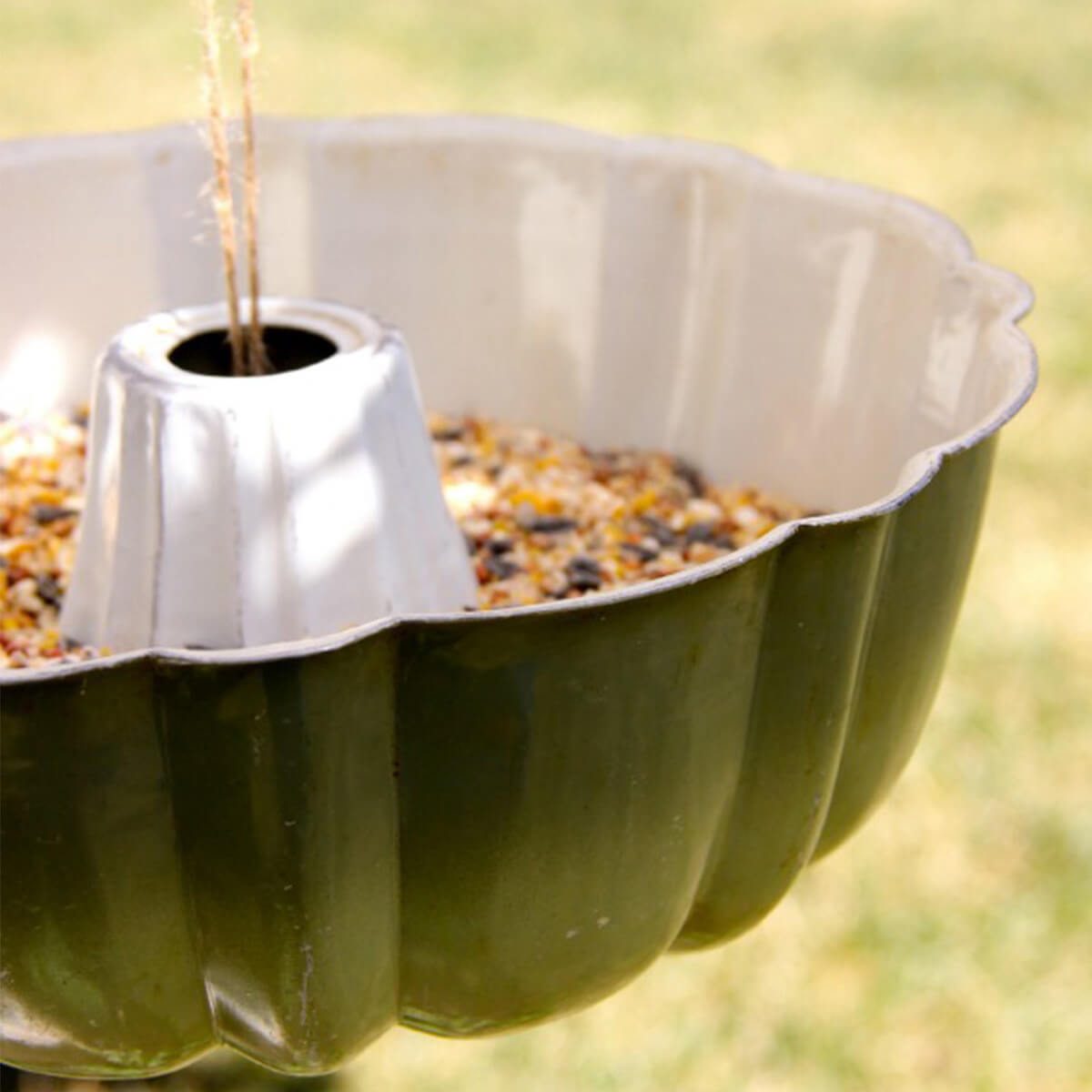 cake pan bird feeder