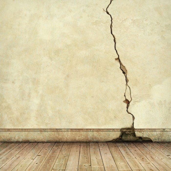 wall crack structural issues