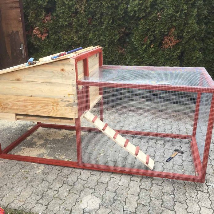 small inexpensive chicken coop