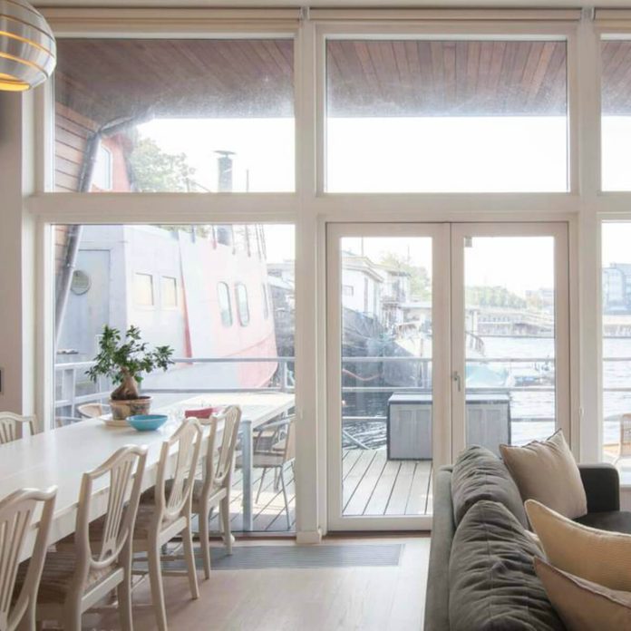 These 50 Airbnb Houseboats Are Like Living in a Floating Tiny House