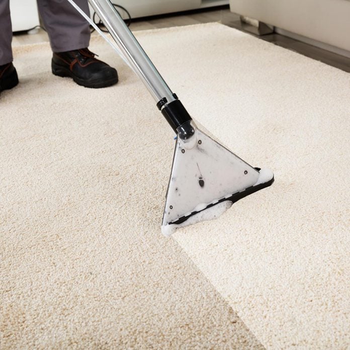 cleaner cleaning dirty carpet