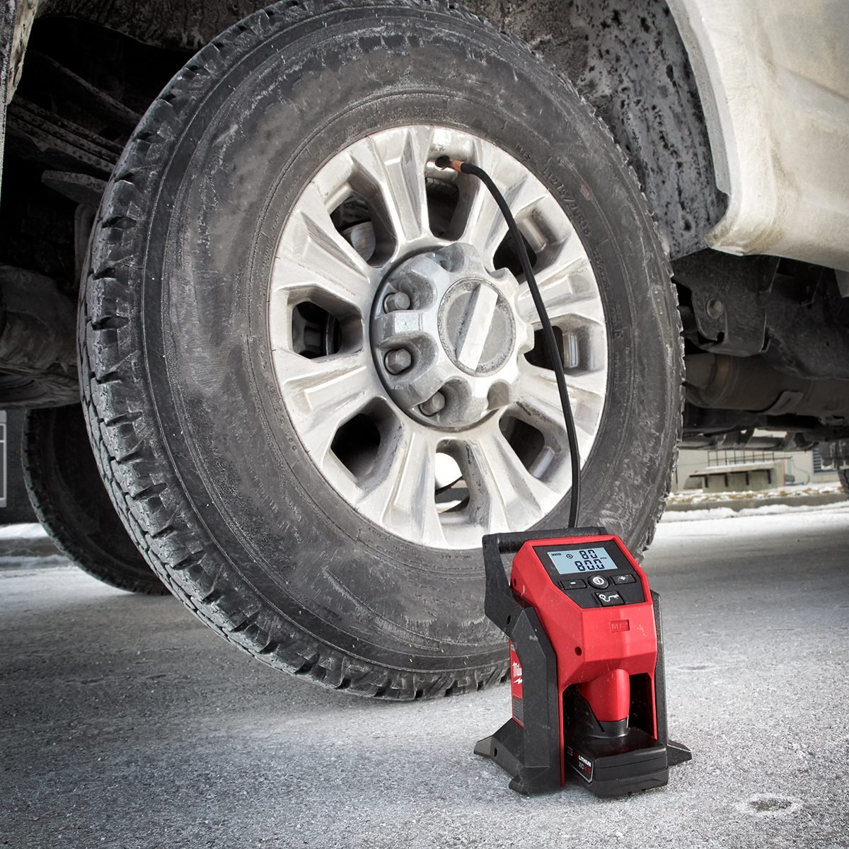 Milwaukee Compact Cordless Tire Inflator | Construction Pro Tips
