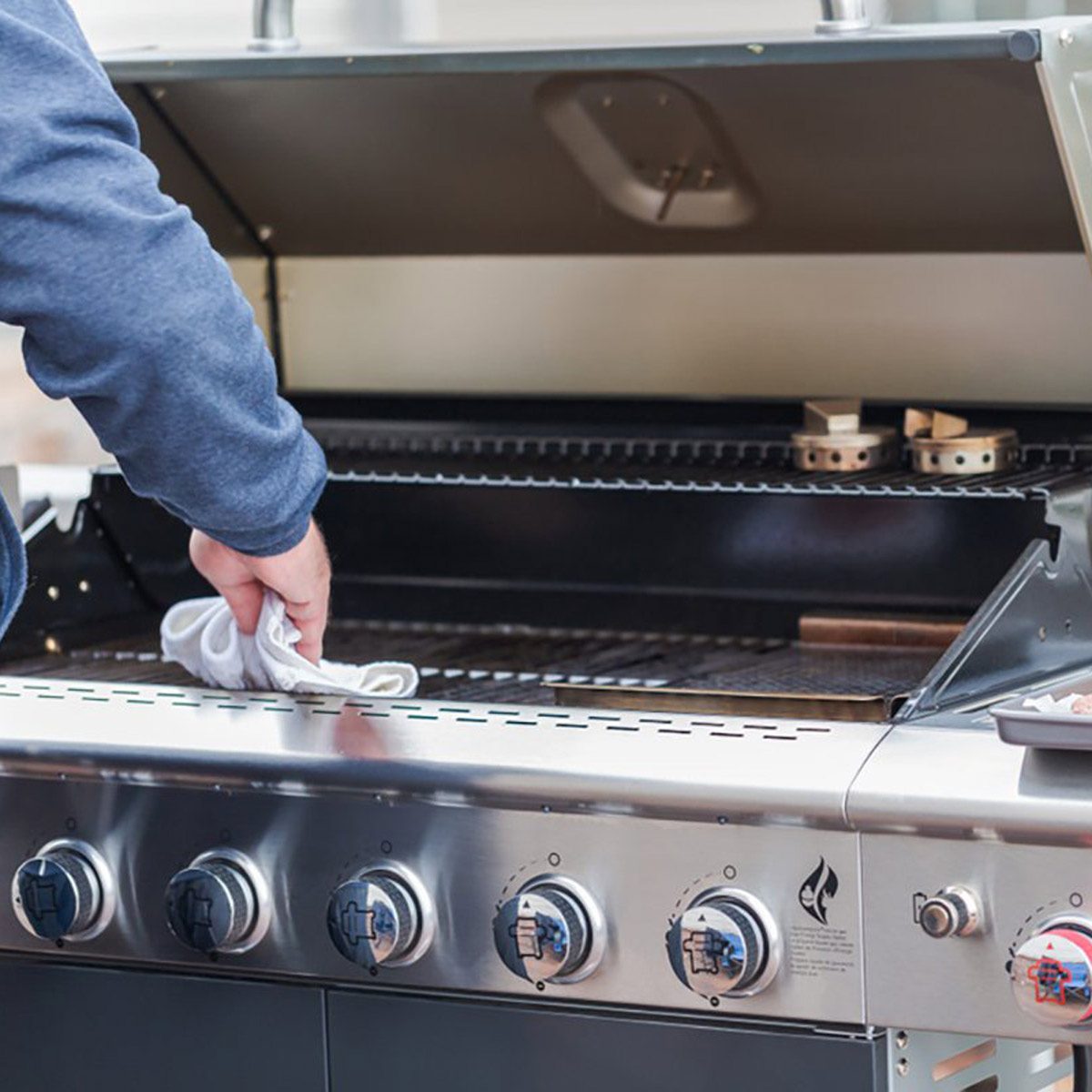 Charcoal vs Gas Grilling: Pros and Cons