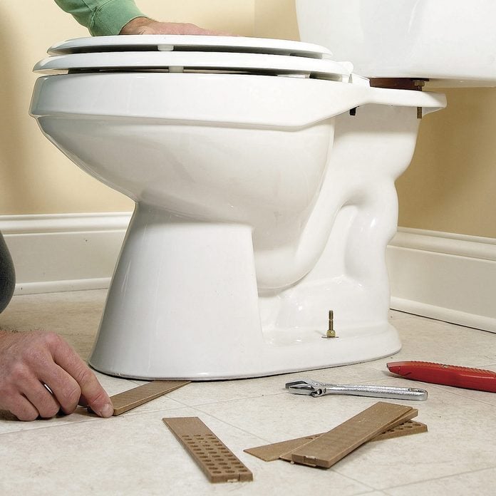 14 Toilet Problems You Ll Regret Ignoring Family Handyman - How To Fix Toilet Seat Cover That Won T Stay Up
