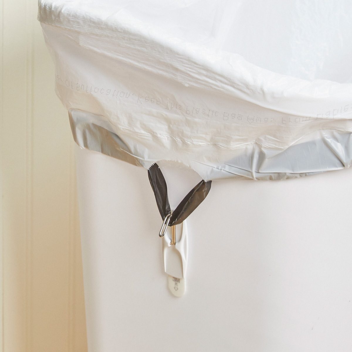HH secure garbage bag with command hook