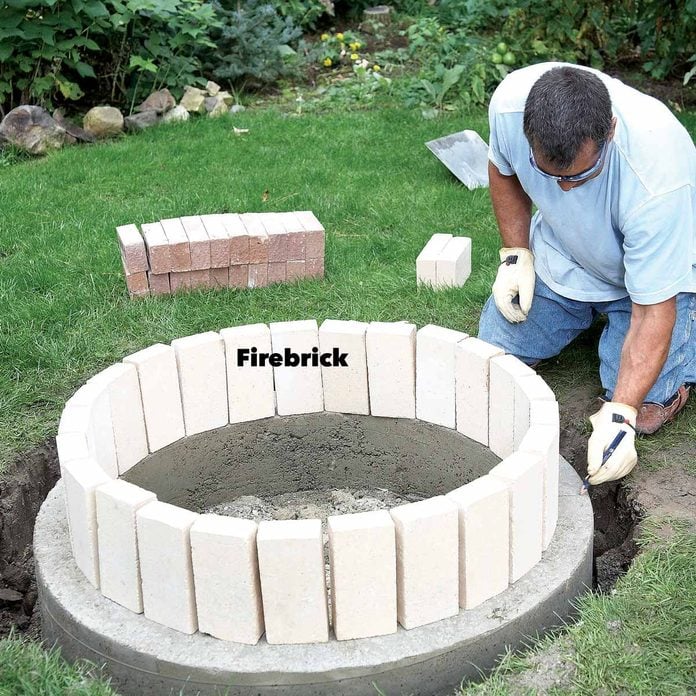 How To Build A Diy Fire Pit Family, How To Make A Small Fire Pit With Bricks