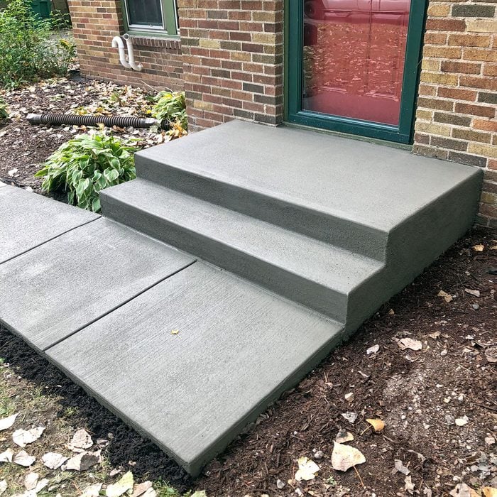 Freshly poured concrete steps | Construction Pro Tips