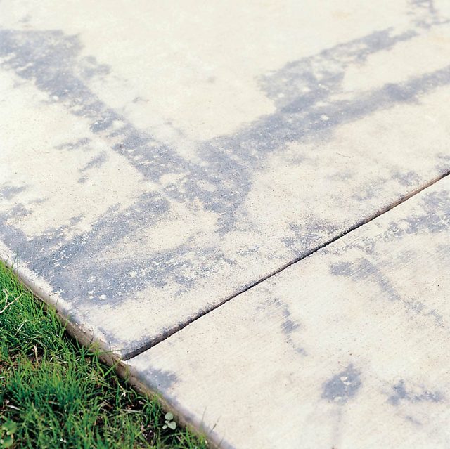 Concrete sidewalk molting